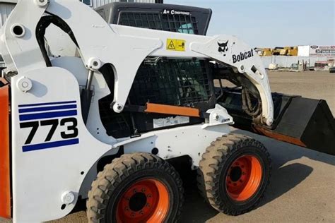 skid steer 773 lift and tilt